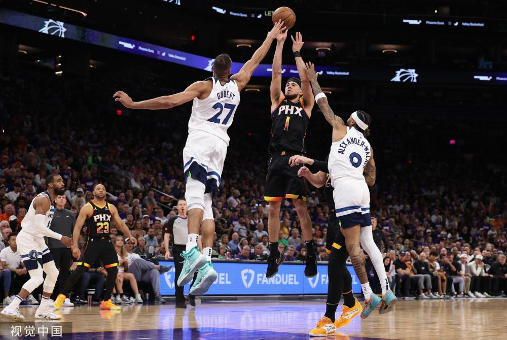 体操选手在 体操选手在